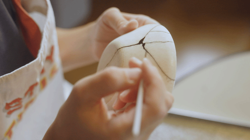 A close up of a person creating a kintsugi design on a small ceramic cup. Learn more about how a self fulfillment therapist in Ontario, CA can help you feel more creatively fulfilled. They can help you achieve personal fulfillment in Toronto, CA today. 